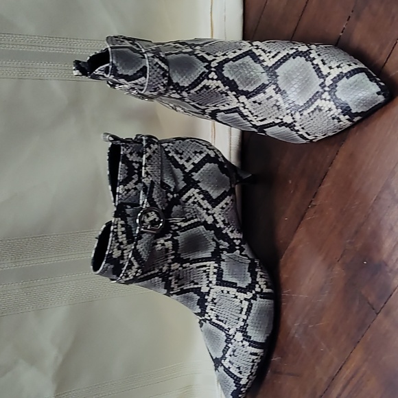 Circus by Sam Edelman Booties - Picture 1 of 7